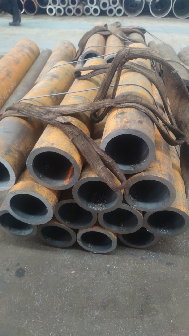 定边定边定边15CrMoG无缝钢管切割